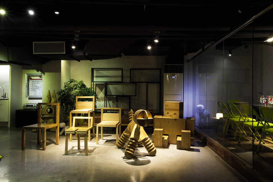 Jagnus Design Studio office: showroom